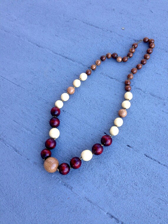 70s Boho Wood Bead Necklace // Natural Wooden Cha… - image 4