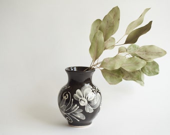 Small vase Black-white vase Shine vase Housewarming gift Gift for her Pottery vase Flower pattern Decorative vase Mothera day gift Bud vase