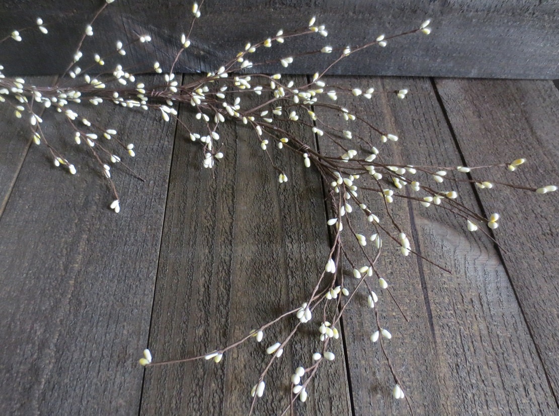 4.5 Ft Primitive Pip Berry Garland – Ivory Berries, Wispy, For Farmhouse & Holiday