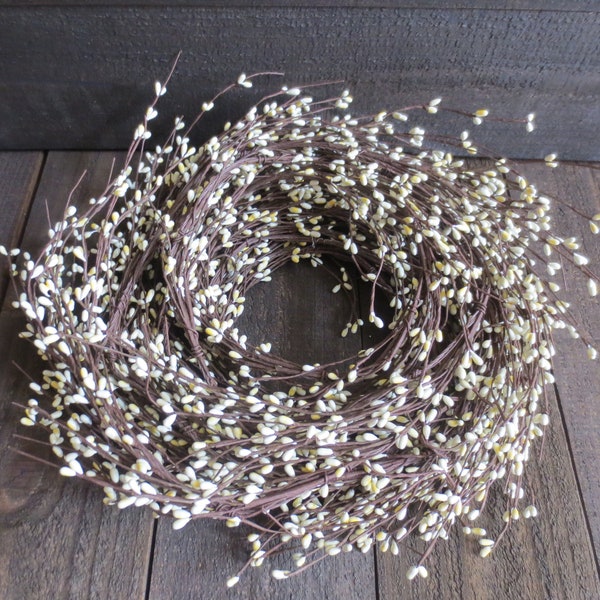 18 Feet Cream Ivory Wispy Pip Berry Garland Primitive Farmhouse Country Rustic Pip Berries Wedding or Home Decor