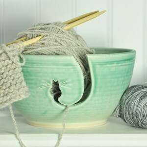 White Cat Ceramic Yarn Bowl, knitting bowl, crochet bowl, knitting and crochet accessory, pottery yarn bowl, gift for knitters Green