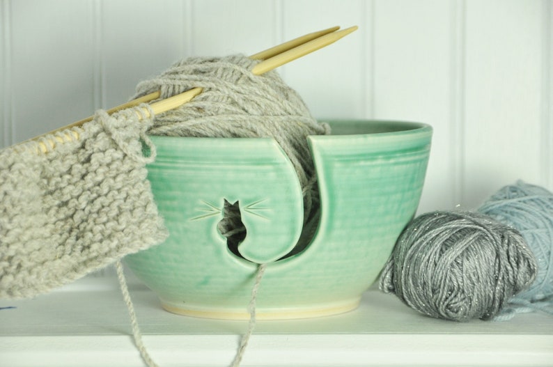 White Cat Ceramic Yarn Bowl, knitting bowl, crochet bowl, knitting and crochet accessory, pottery yarn bowl, gift for knitters Green