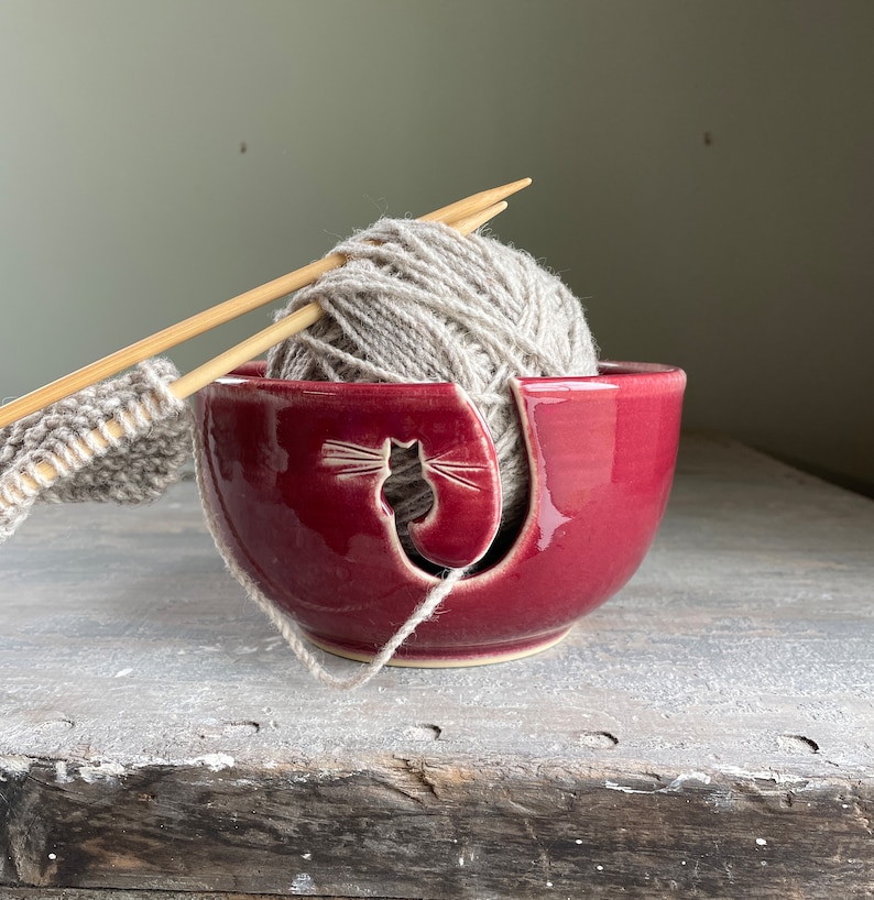 White Cat Ceramic Yarn Bowl, knitting bowl, crochet bowl, knitting and crochet accessory, pottery yarn bowl, gift for knitters Red