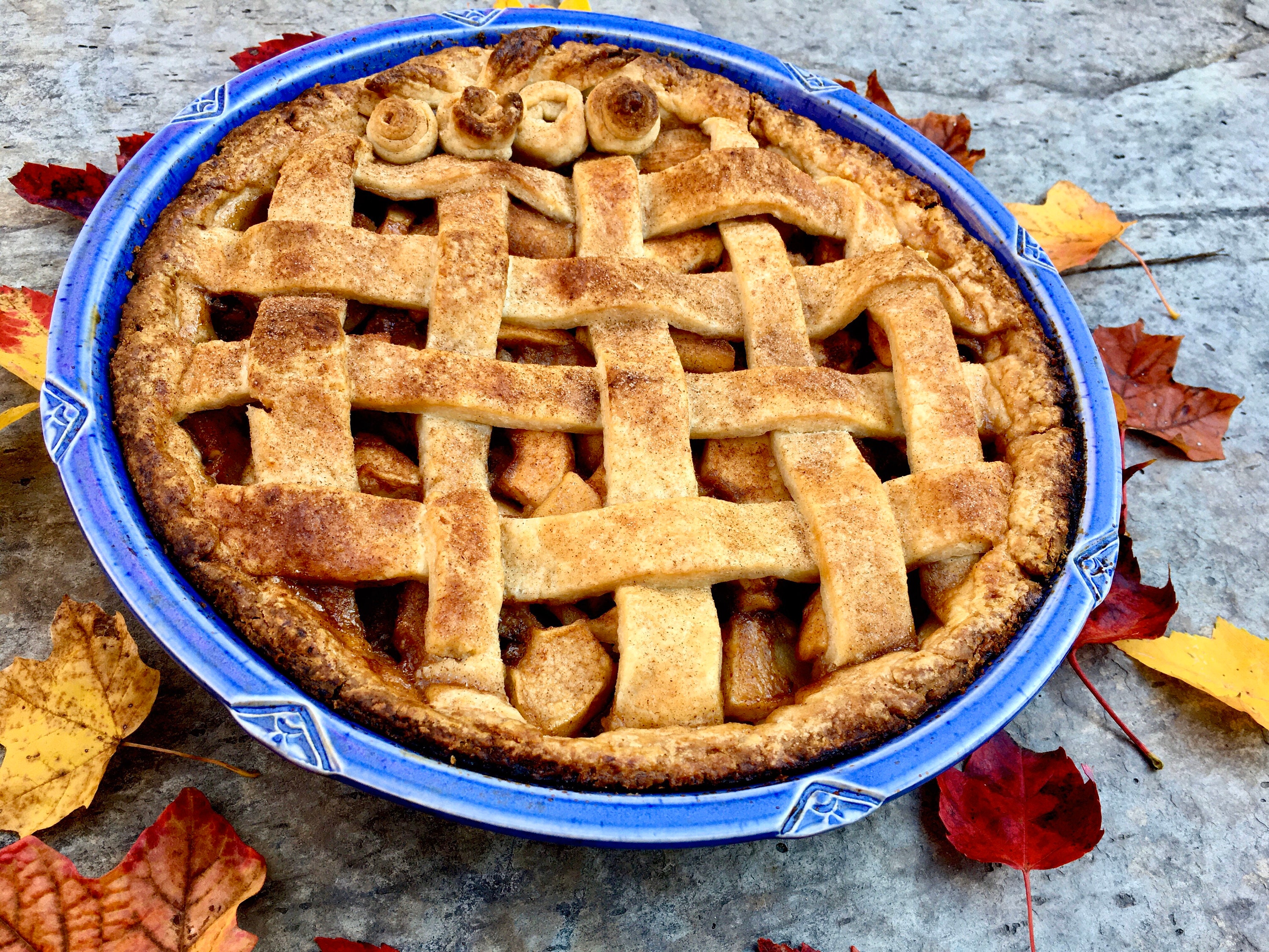 Deep Dish Pie Plate With Triangle Motif Pie Plate Pottery Etsy