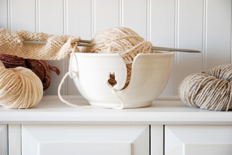 White Cat Ceramic Yarn Bowl, knitting bowl, crochet bowl, knitting and crochet accessory, pottery yarn bowl, gift for knitters White