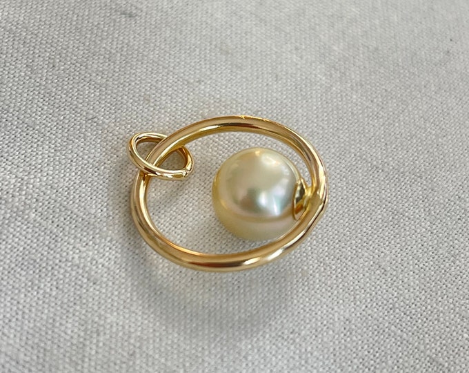 Cultured Golden South Sea Pearl Pendant, 14k (GPIP1)