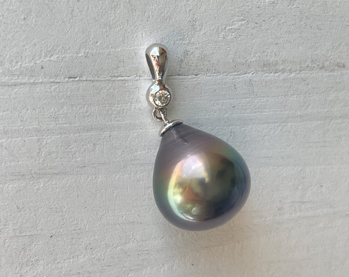 Cultured Tahitian Pearl and Diamond Pendant, 18k White Gold (PP15)