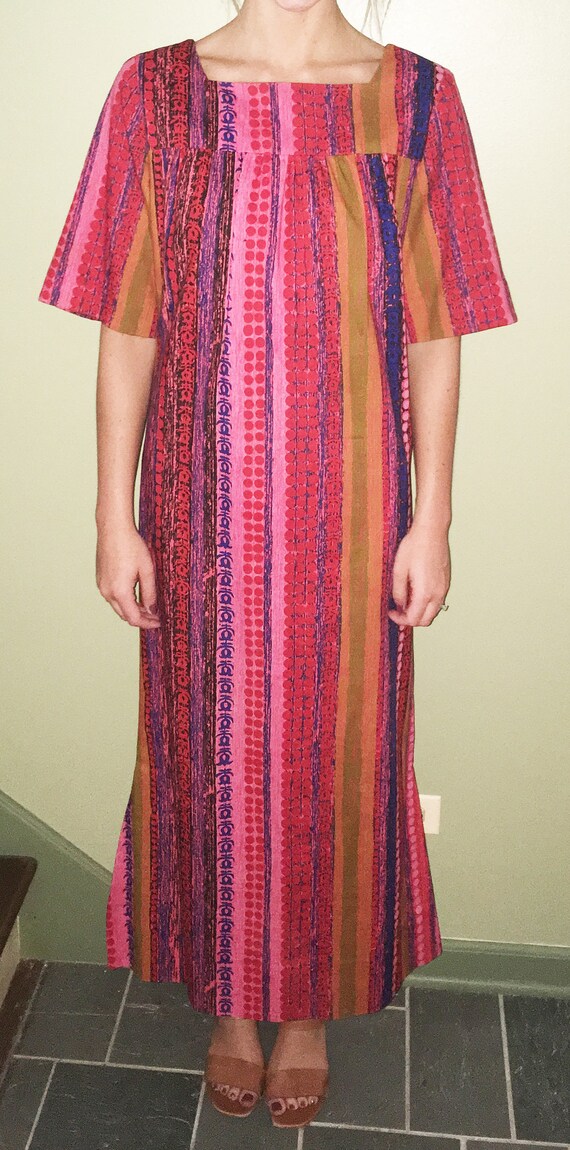 70s Vintage Pink Printed Muumuu Kaftan Hawaiian Dr