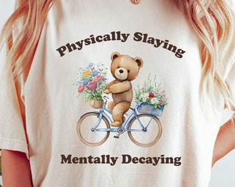 Matando físicamente camisa de oso de peluche mentalmente decadente, camisa divertida de salud mental, camiseta divertida de meme, camisa de humor sarcástico, camiseta Cottagecore