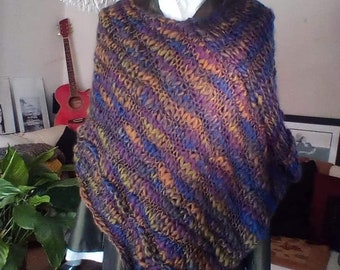 Handgebreide poncho van wolmix: pauwblauw en paars luxe cadeau