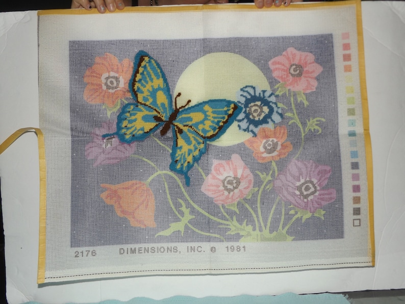 Rare Vintage 1981 Dimensions EVENING GARDEN Poppies BUTTERFLY Moon Wool Yarn