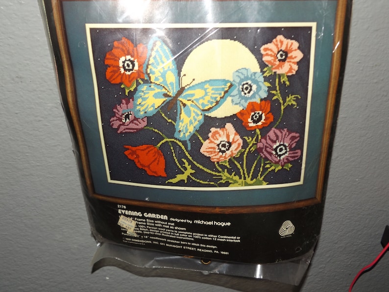 Rare Vintage 1981 Dimensions EVENING GARDEN Poppies BUTTERFLY Moon Wool Yarn