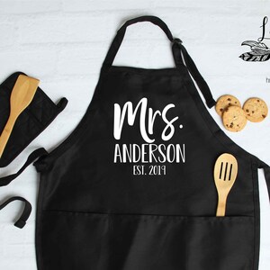 Mrs. Apron, Bridal Shower Gift, Baking Apron, Wedding Gift, Monogrammed Apron, Monogrammed Gift,  Custom Name Apron, Personalized Apron