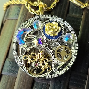 Moving Clockwork Gear Pendant Necklace: Spinner Design