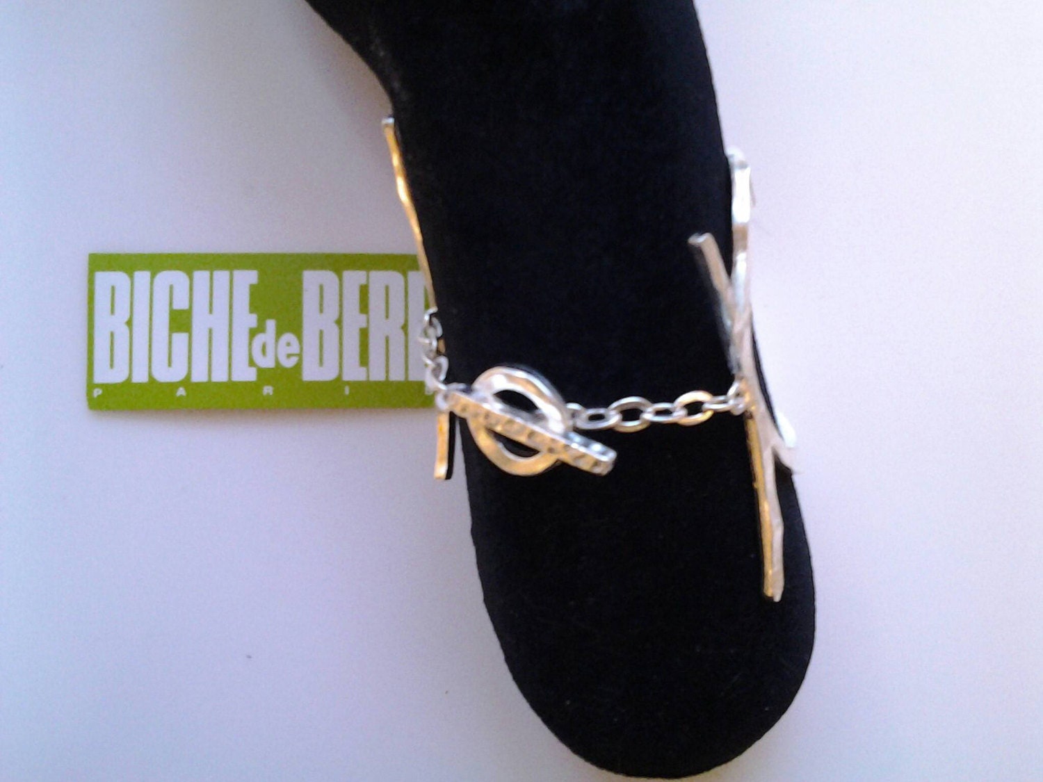 Bracelet Manchette Vintage BICHE DE BERE - Argenté, étain, Fermoir Toggle - Occasion