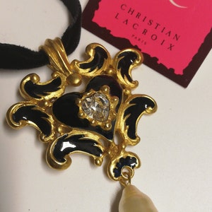 Stylized Heart Pendant Christian Lacroix. Collection Vintage Stylized Heart Pendant Christian Lacroix. Collection Vintage