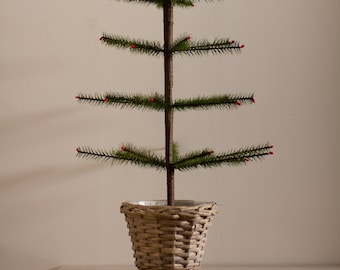 Goose feather Christmas tree in green