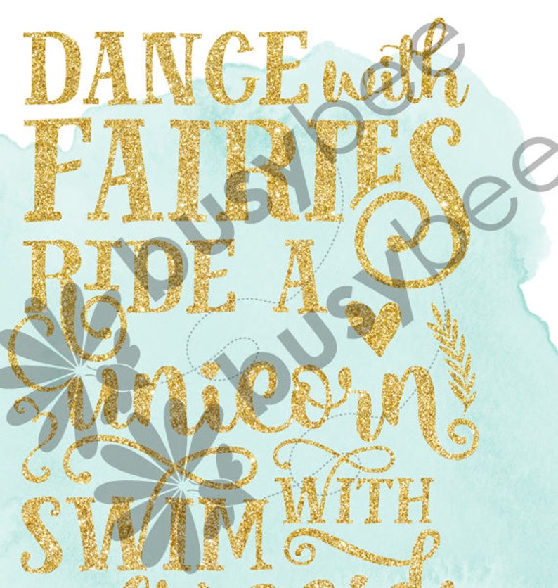 Pode incluir: Texto de glitter dourado em um fundo de aquarela azul claro. O texto diz "Dance com fadas, cavalgue um unic&oacute;rnio, nade com sereias".
