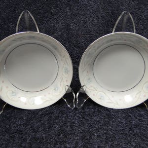 Fine China of Japan English Garden Berry Fruit Dessert Bowls 5 1/2&quot; 1221 Set of 2 Excellent