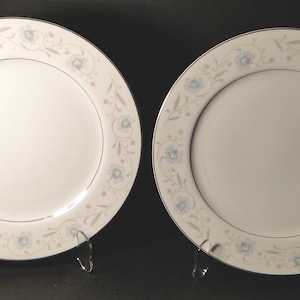 Fine China of Japan English Garden Dinner Plates 10 1/4&quot; 1221 Blue Floral Set of 2 Excellent