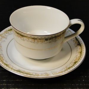 Signature Collection Queen Anne Tea Cup Saucer Set Excellent