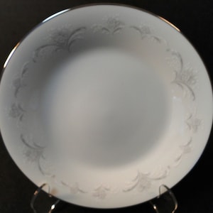 Noritake Casablanca Salad Plate 6842 8 1/4&quot; Gray on White Floral Embossing Excellent