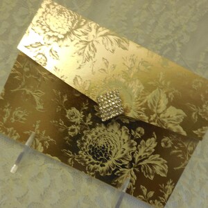 Oro N flores invitación de boda