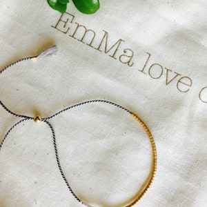 Grau und Gold Armband / Minimalistisches Armband / Stapelbares Armband / Verstellbares Armband / Seidenschnur