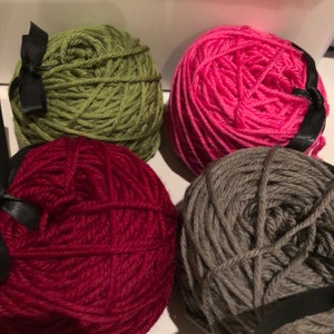 Top left: Bright Green
Top right: Hot Pink
Bottom right: Grey
Bottom left: Cranberry