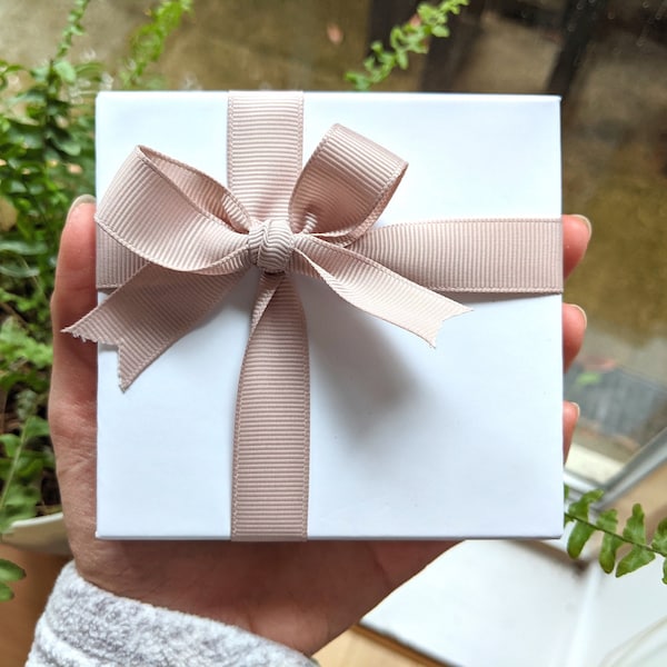 1 Gift box in White tied with taupe ribbon