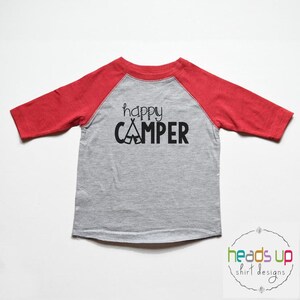 Glücklich Camper Shirt Kleinkind - Raglan sarkastische Tshirt Kinder - Camping Geschenk - Baby Raglan Bodysuit lustig - Hipster Kinder Kleidung - Trendy T-Shirt