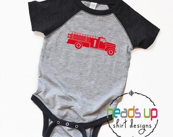 Eerste verjaardag Bodysuit Firetruck - Boy/Girl 1 brandweerwagen Shirt Raglan - een verjaardag tshirt Boy/Girl - Trendy 1e verjaardagspartij brandweerwagen