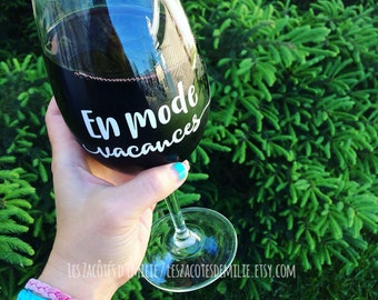 Decal "En mode vacances" to paste on wine glasses, beer glasses, cups, mason jar, etc.