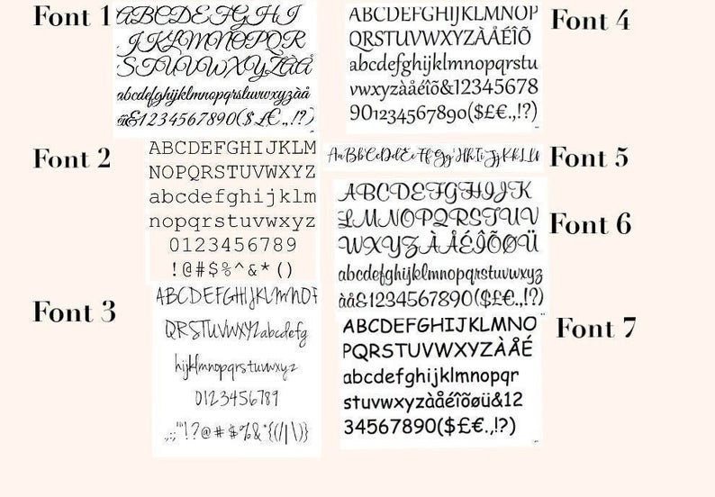 Puede incluir: Se muestran siete estilos de fuente diferentes en tinta negra sobre un fondo blanco. Cada estilo de fuente incluye letras may&uacute;sculas y min&uacute;sculas, n&uacute;meros y signos de puntuaci&oacute;n.