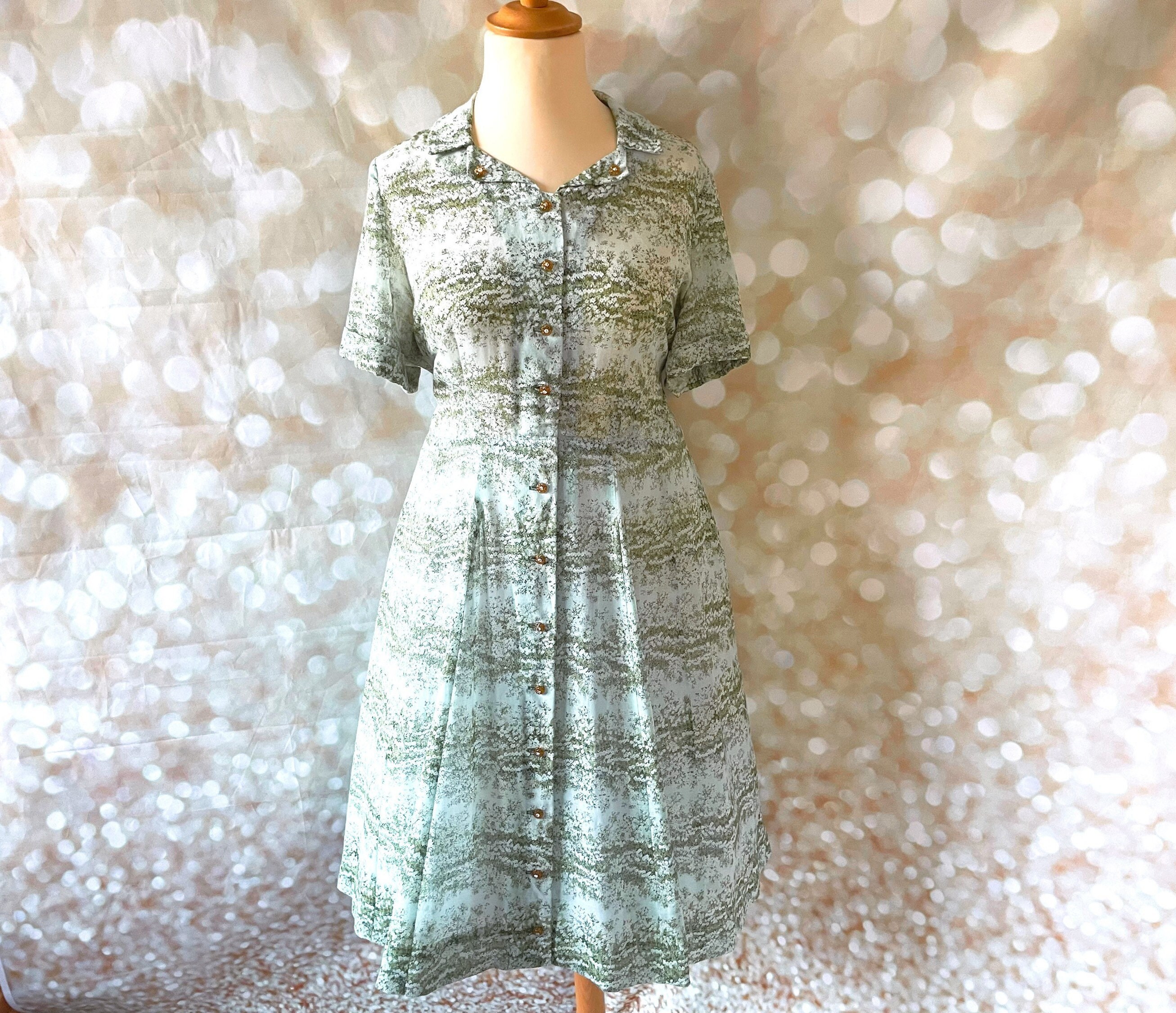 1940s plus sized shirt dress, Soft seafoam green, Delicate floral print, Korell brand