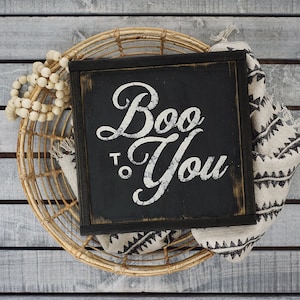 Boo To You, Rustic Home Decor, Rustic Halloween Decor, Vintage Halloween Signs, Halloween Gifts, Fall Decor, Farmhouse Halloween, Fall Gifts