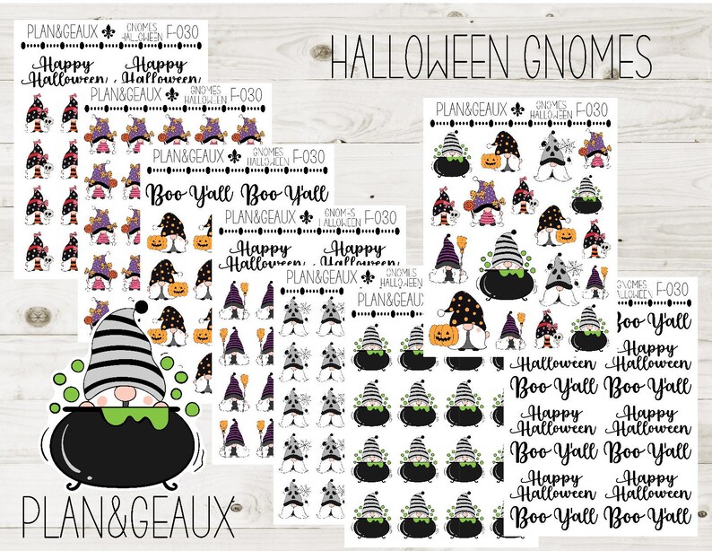 Puede incluir: Un conjunto de pegatinas de gnomos de Halloween con varios dise&ntilde;os, que incluyen gnomos con sombreros de bruja, sosteniendo calabazas y en calderos. Las pegatinas tambi&eacute;n incluyen las frases "Feliz Halloween", "Boo Y'all" y "Plan & Geaux".