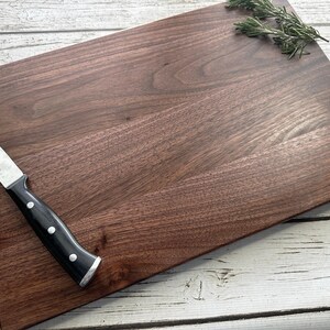 Cadeau bij de afsluiting van een vastgoedtransactie, housewarmingcadeau, cadeau voor een nieuw huis, gepersonaliseerde snijplank, houten snijplank, logo-reclame, makelaar afbeelding 3