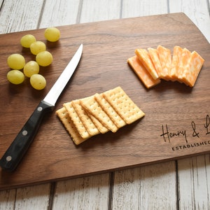 Personalized Cutting Board Engraved Cutting Board, Custom Cutting Board, Wedding Gift, Housewarming Gift, Anniversary Gift, Mothers Day image 3