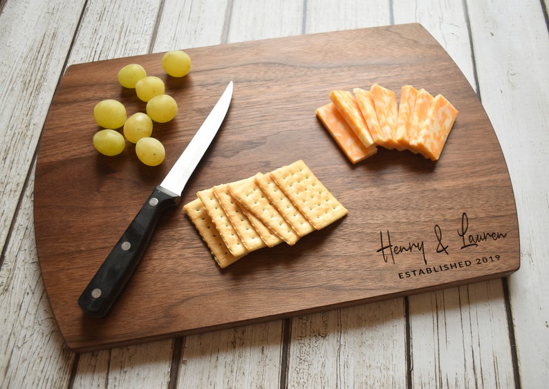 Personalized Cutting Board Engraved Cutting Board, Custom Cutting Board, Wedding Gift, Housewarming Gift, Anniversary Gift, Mothers Day image 3