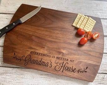 Planche à découper personnalisée en noyer, planche à charcuterie gravée, cadeau pour la fête des mères