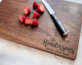 Planche à découper en bois dur personnalisée, cadeau de pendaison de crémaillère personnalisé (érable, noyer, cerisier)
