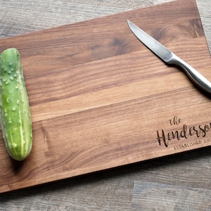 Personalized Cutting Board Engraved Cutting Board, Custom Cutting Board, Wedding Gift, Housewarming Gift, Anniversary Gift, Engagement T2 Bild 3