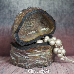 Ceramic box with lid, ceramic stash box, raku ceramic ring box, trinket box for jewelry, ceramic box with lid, kurinuki technique, 227