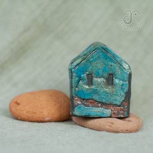 Ceramic tiny house with bird, miniature house, little ceramic cottage, terrarium garden decor, farmhouse decor, new home gift, 441