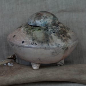 Ceramic jewelry box, ring box, lidded vessel, ceramic jewelry storage, ceramic trinket box, ceramic storage with lid, housewarming gift, 904