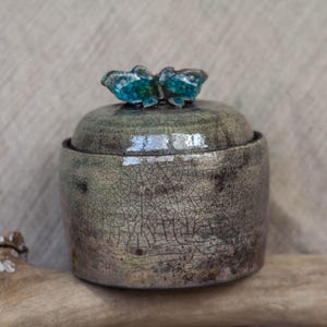 Poubelle de cuisine en céramique raku avec couvercle, boîte à bijoux, boîte de rangement, boîte à bijoux, boîte avec papillons, récipient en céramique, boîte-cadeau, décoration d'intérieur, 874
