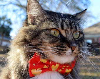 Gold heart Valentines Day bow tie for cat, Valentines Day cat collar, Valentines Day heart kitten collar, kitten bow tie, gift for cat lover