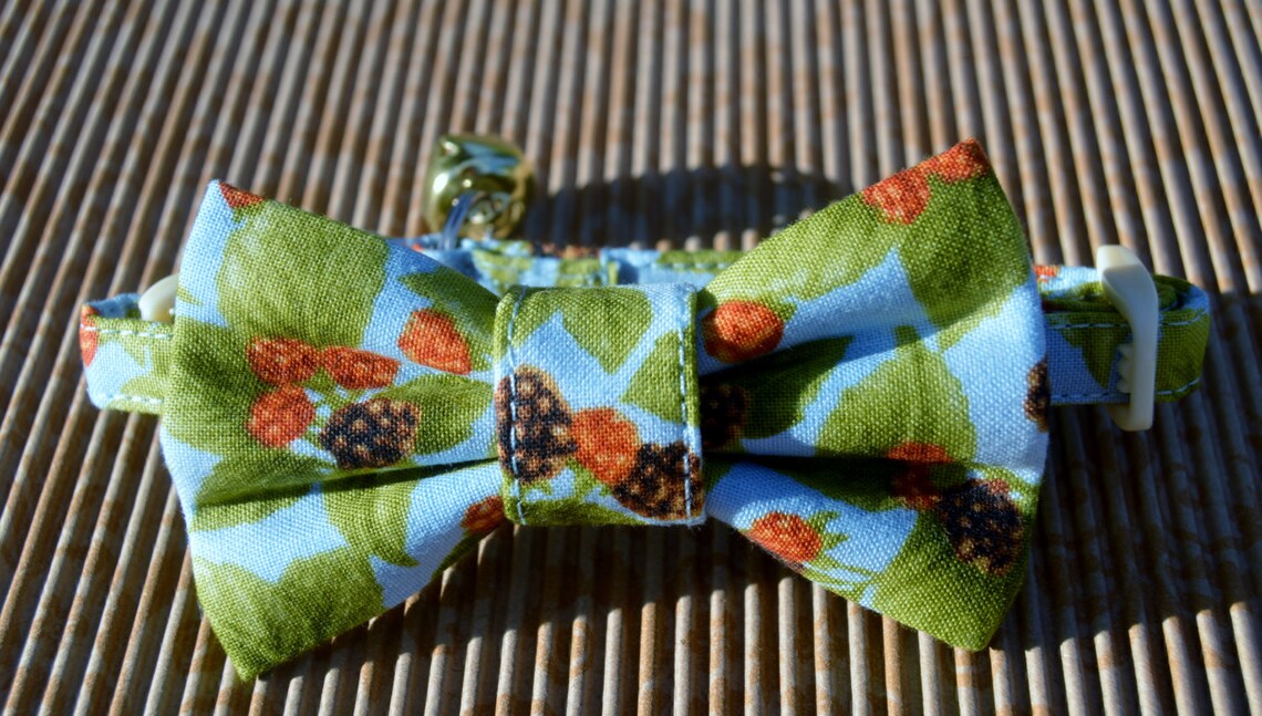 Winter Berries Cat Bow Tie Collar Cat Bow Tie for Winter Etsy