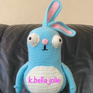 Wzór na szydełkową lalkę Barry Bunny w formacie PDF Fan Art Blue Buns K.Bella Jolie Kawaii Crochet, tylko wzór, nie lalka